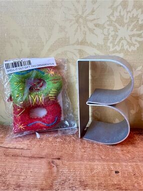 “B” Sundance Felt Gift Tag Ornaments & Metal Letter